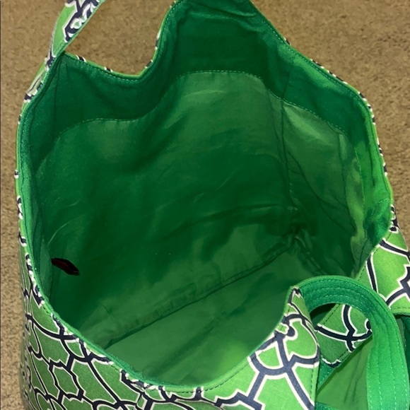 X-Large Green Patterned Tote Bag 17.5x17.5 and 8 inch on side. - Picture 3 of 6